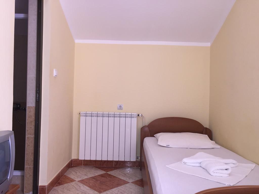 Apartments Adok Будва Экстерьер фото